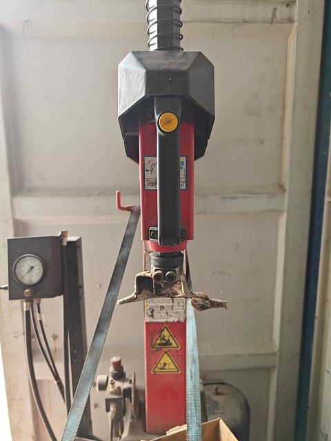 Image 3/6