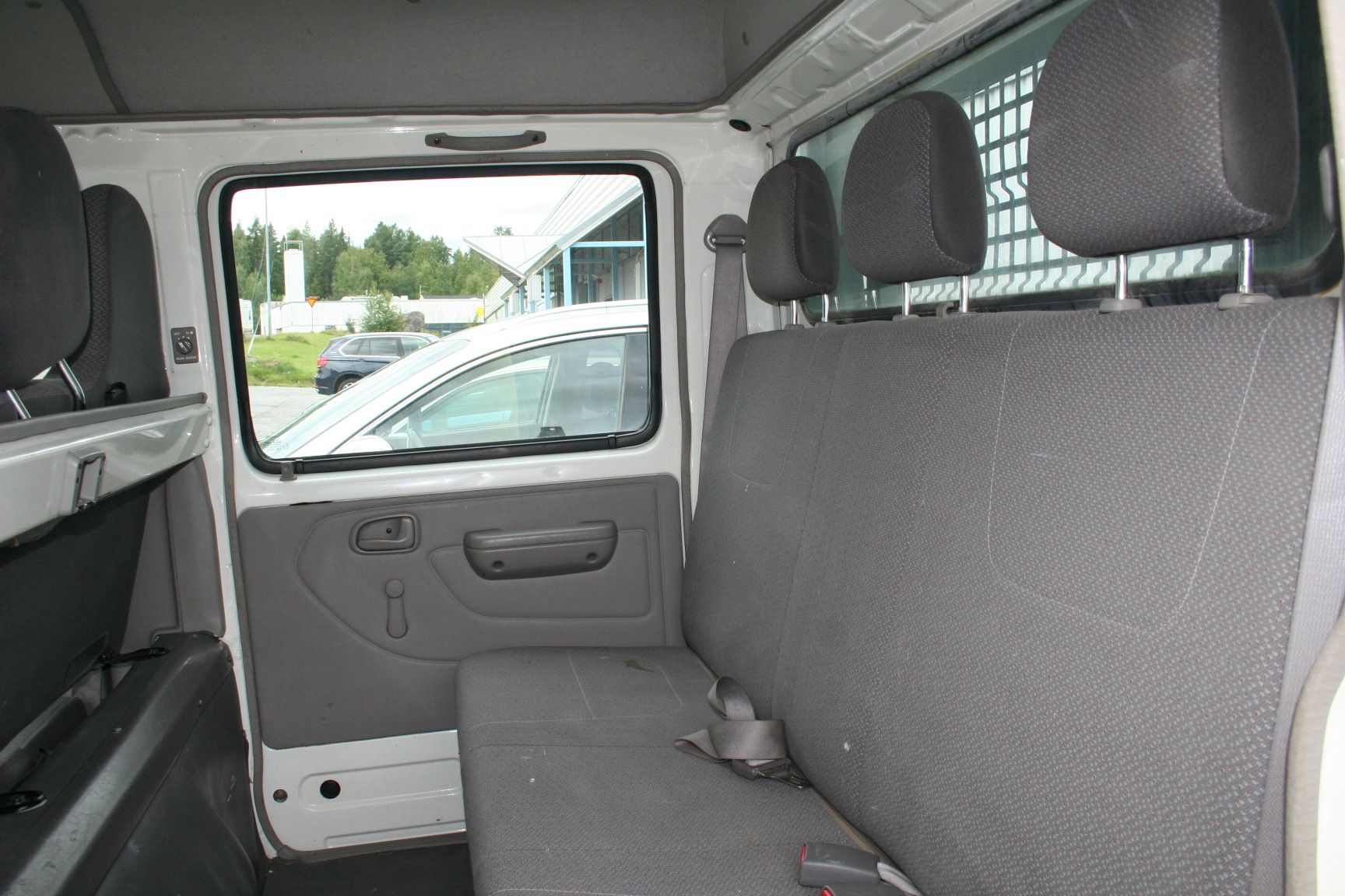 Image 6/9