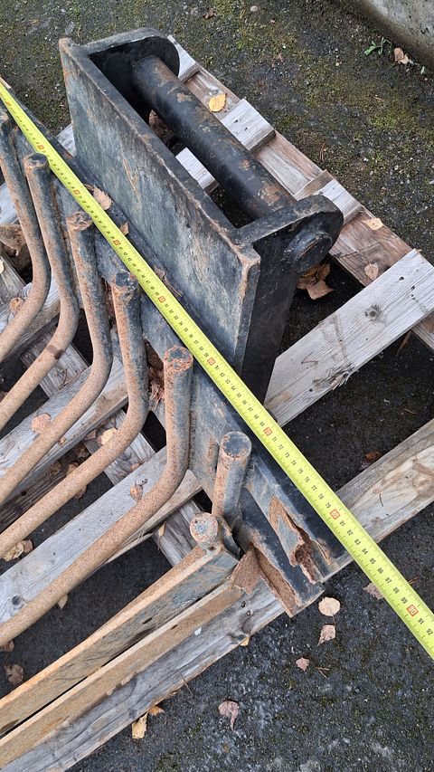 Image 8/16