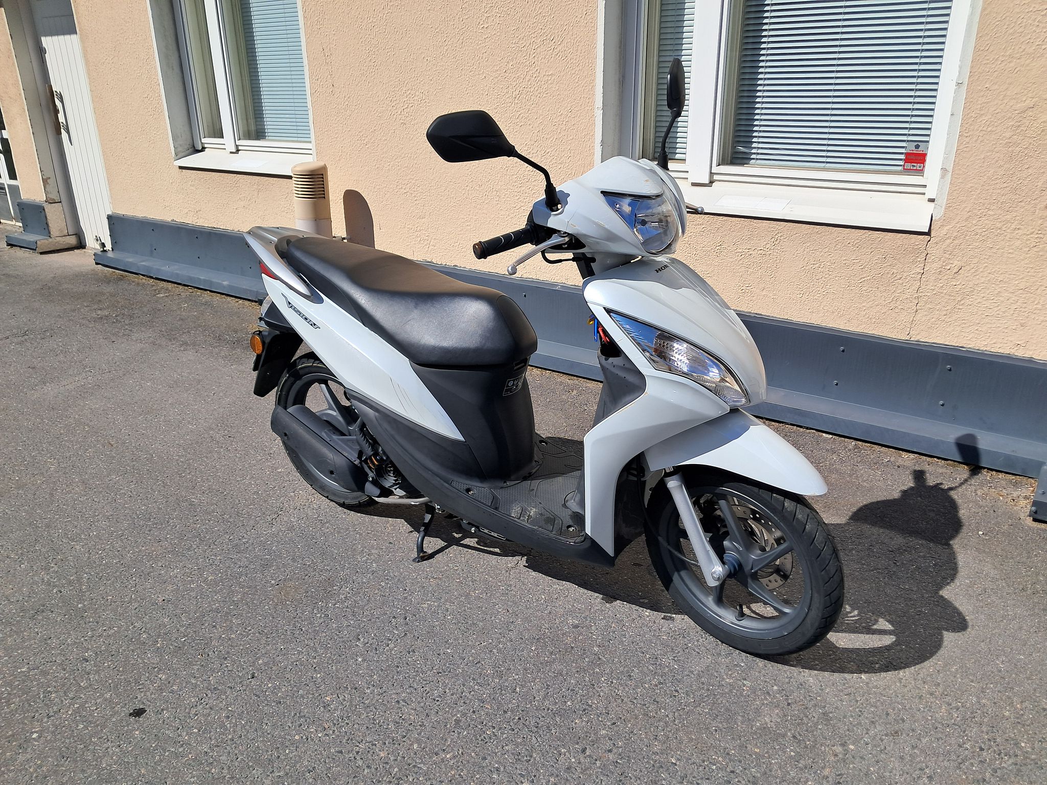 Image 7/10