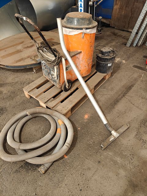 Image 1/8