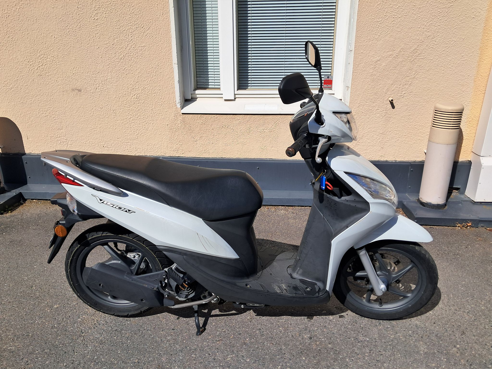 Image 6/10