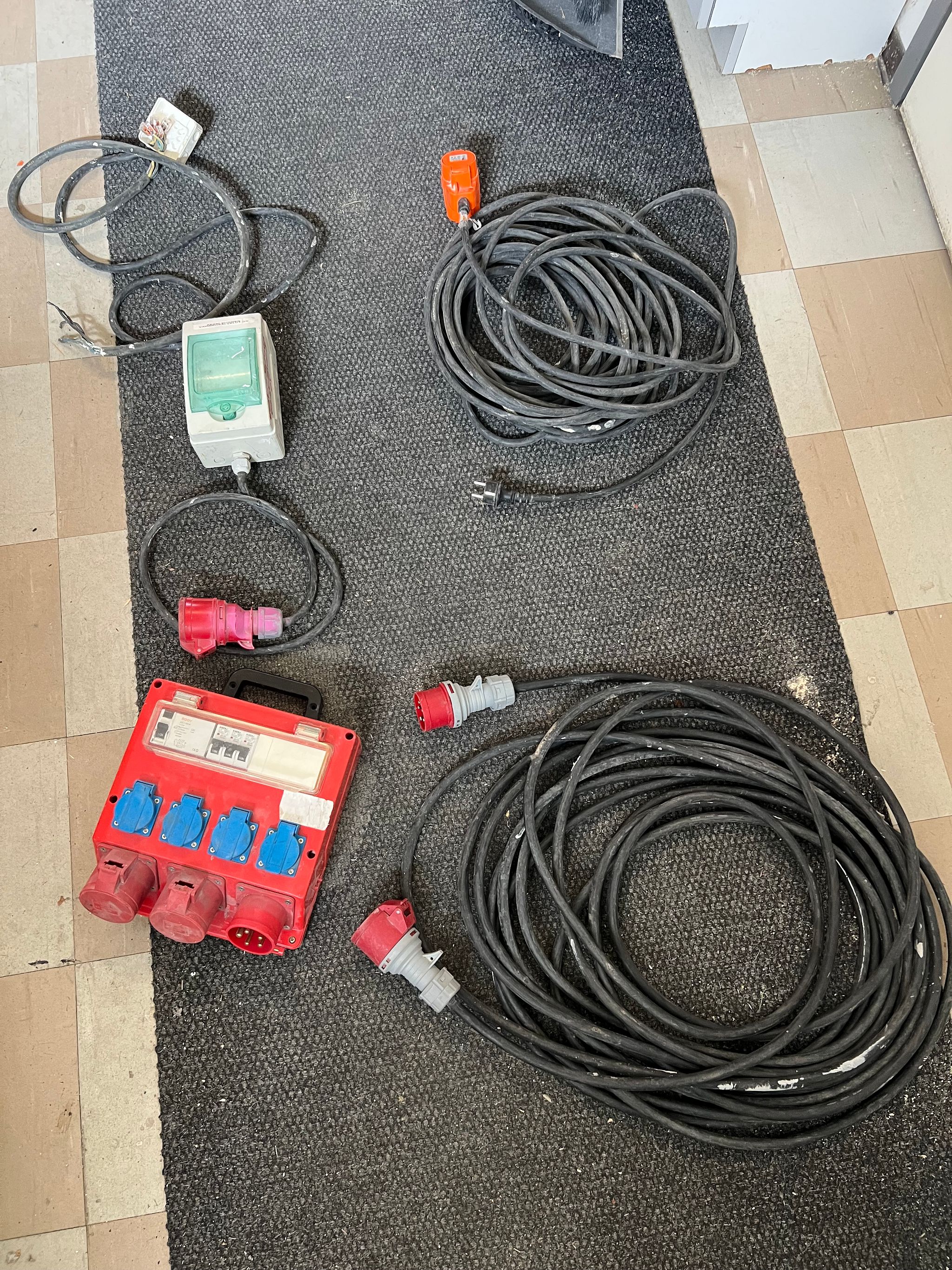 Image 1/9
