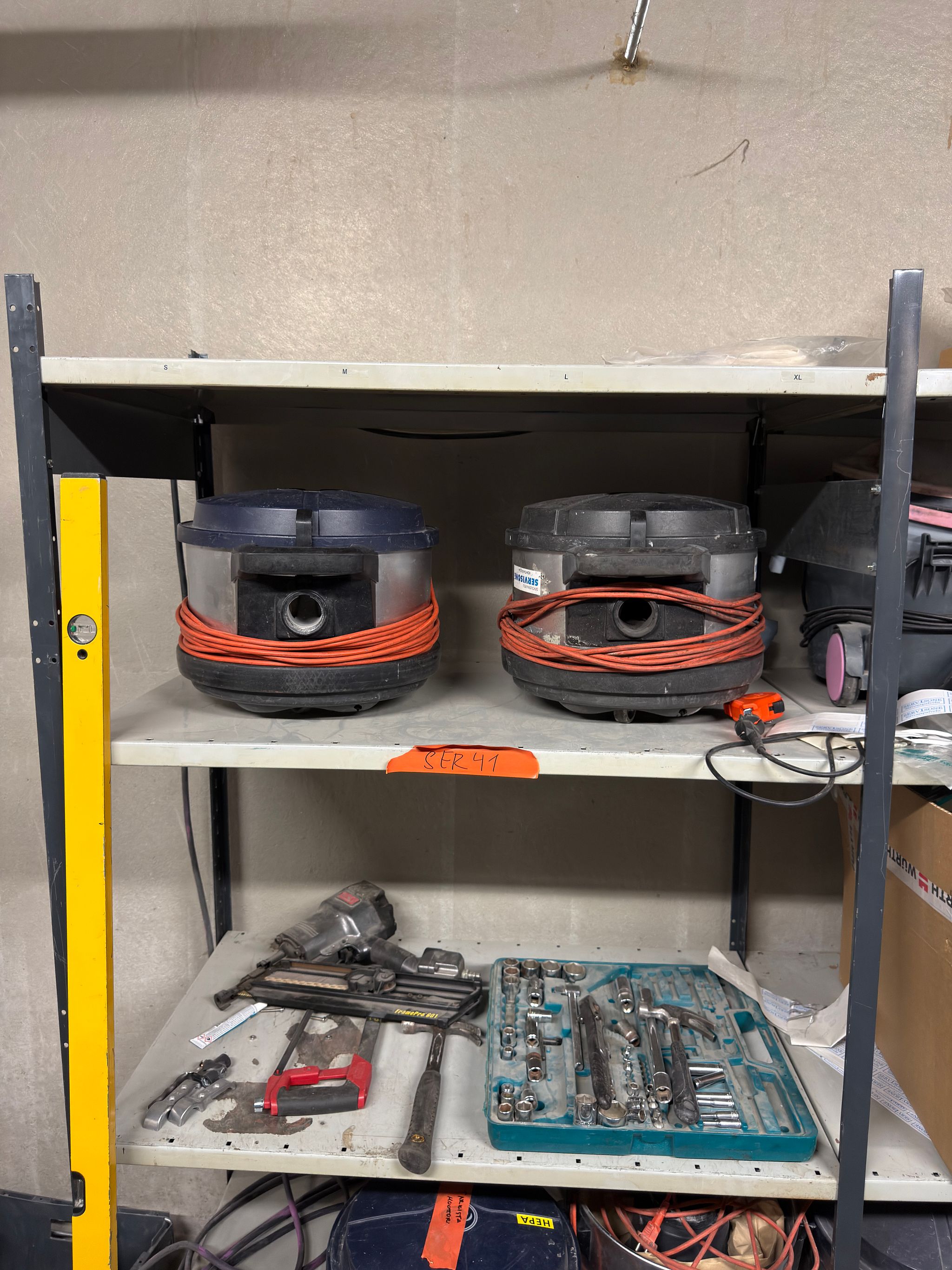 Image 3/40