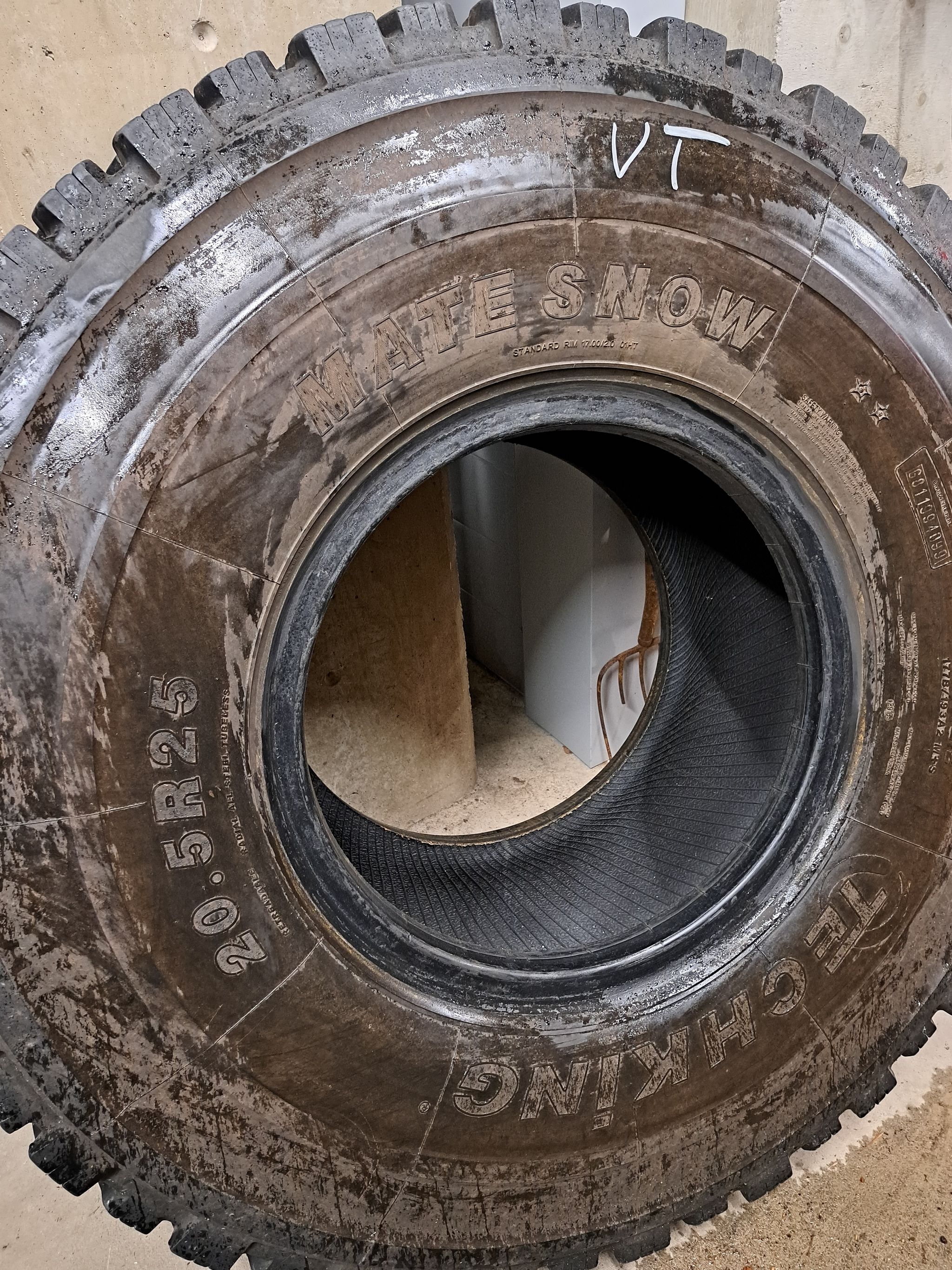 Yksi rengas TECHKING MATE SNOW 20.5R25, Laukaa | Huutokaupat.com