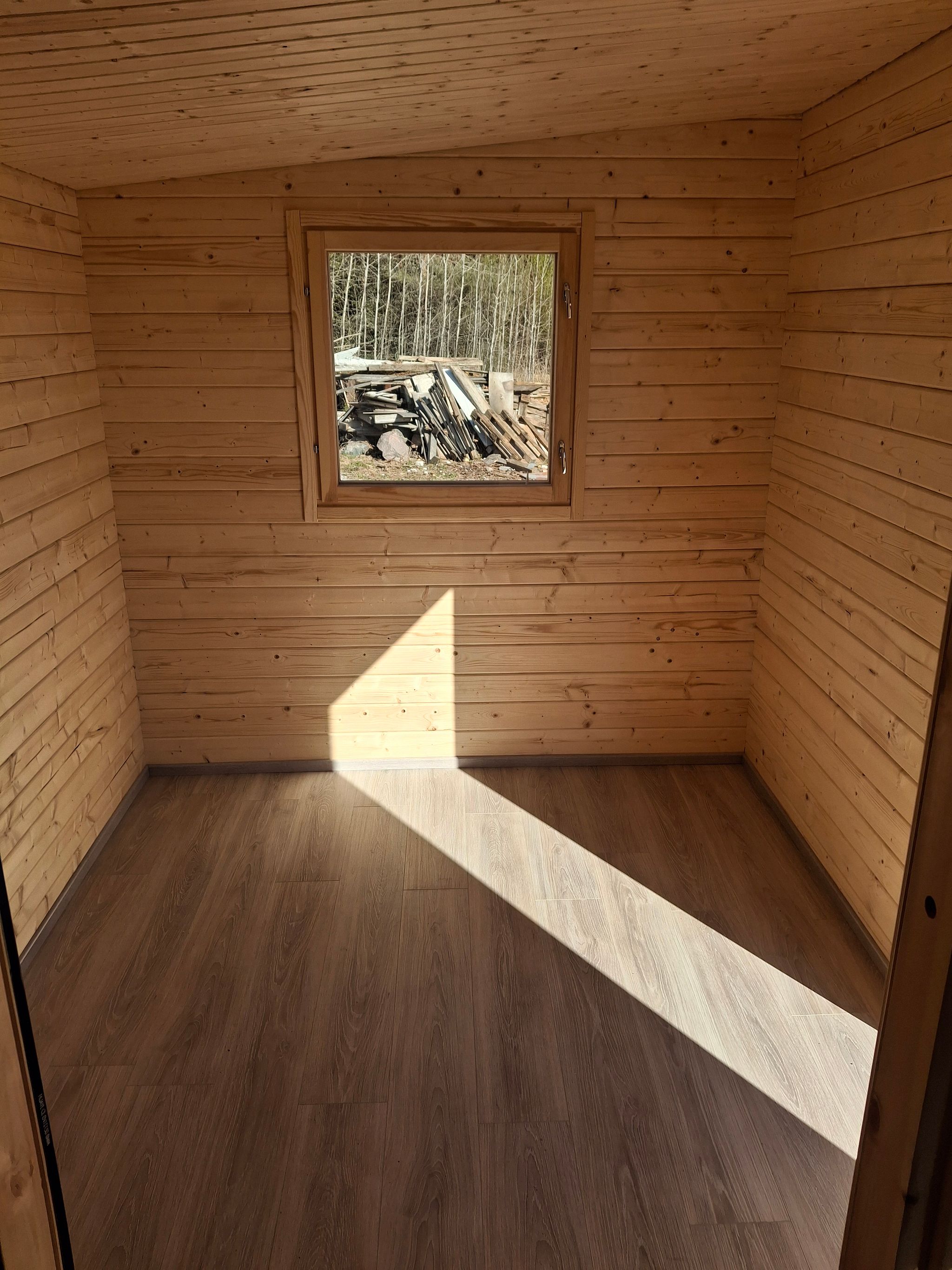 Image 14/17