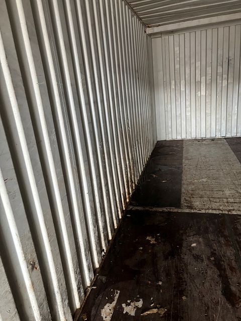 Image 3/8
