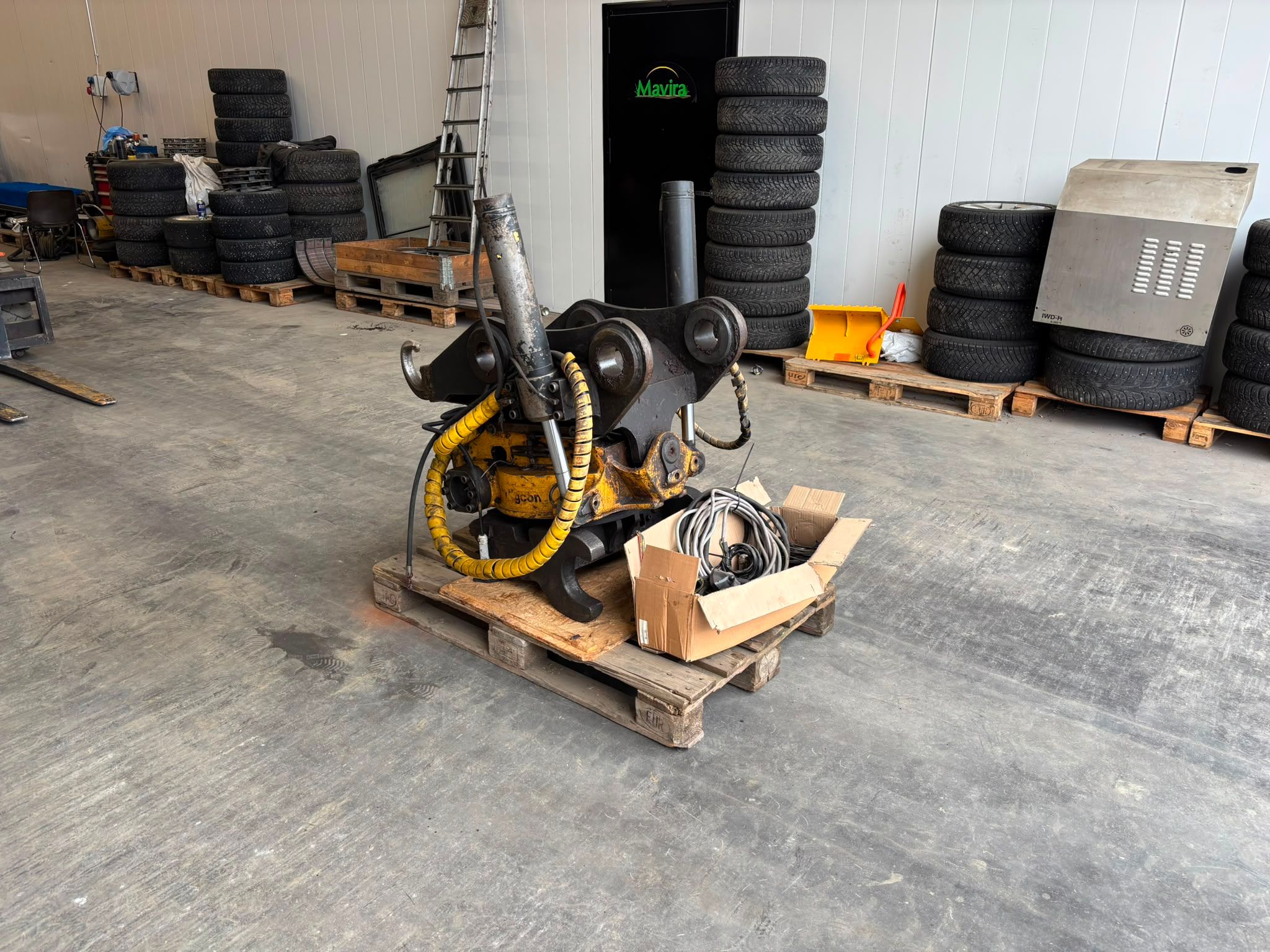 Image 1/9