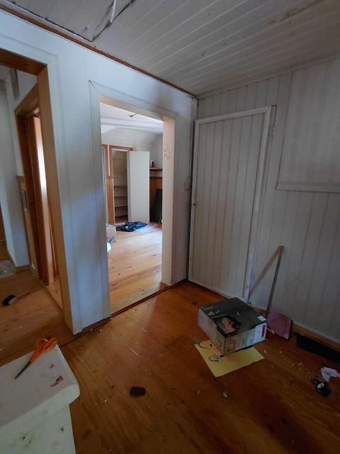 Image 8/12