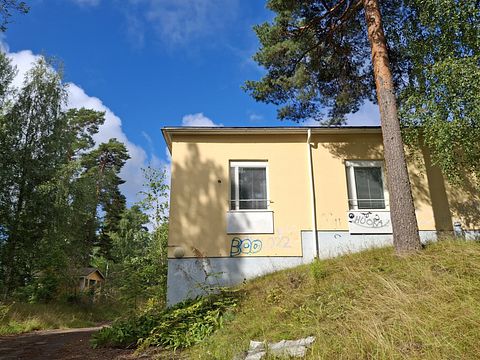 Image 3/40