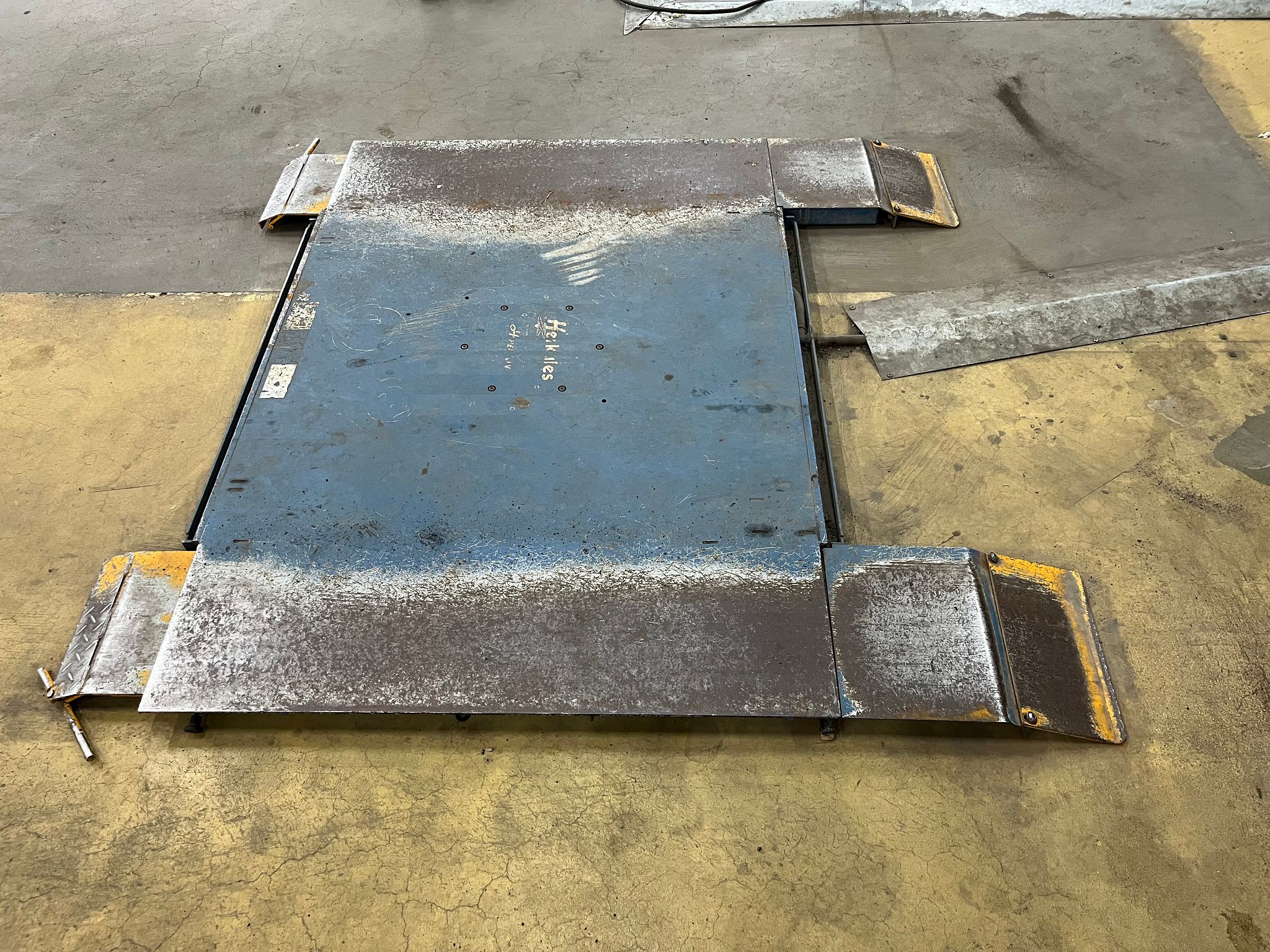 Image 4/4