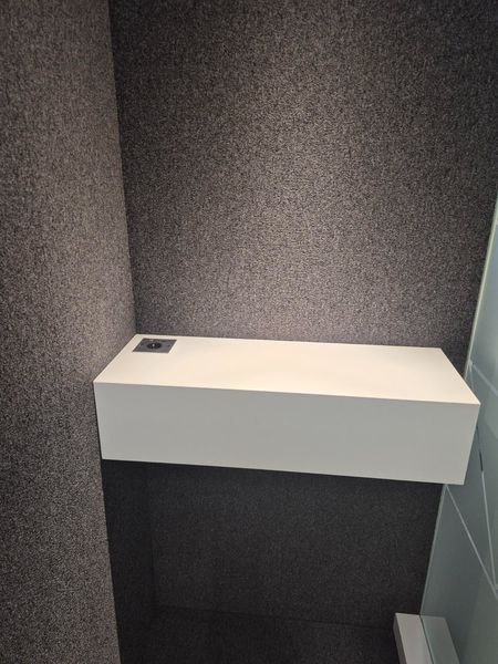 Image 4/6