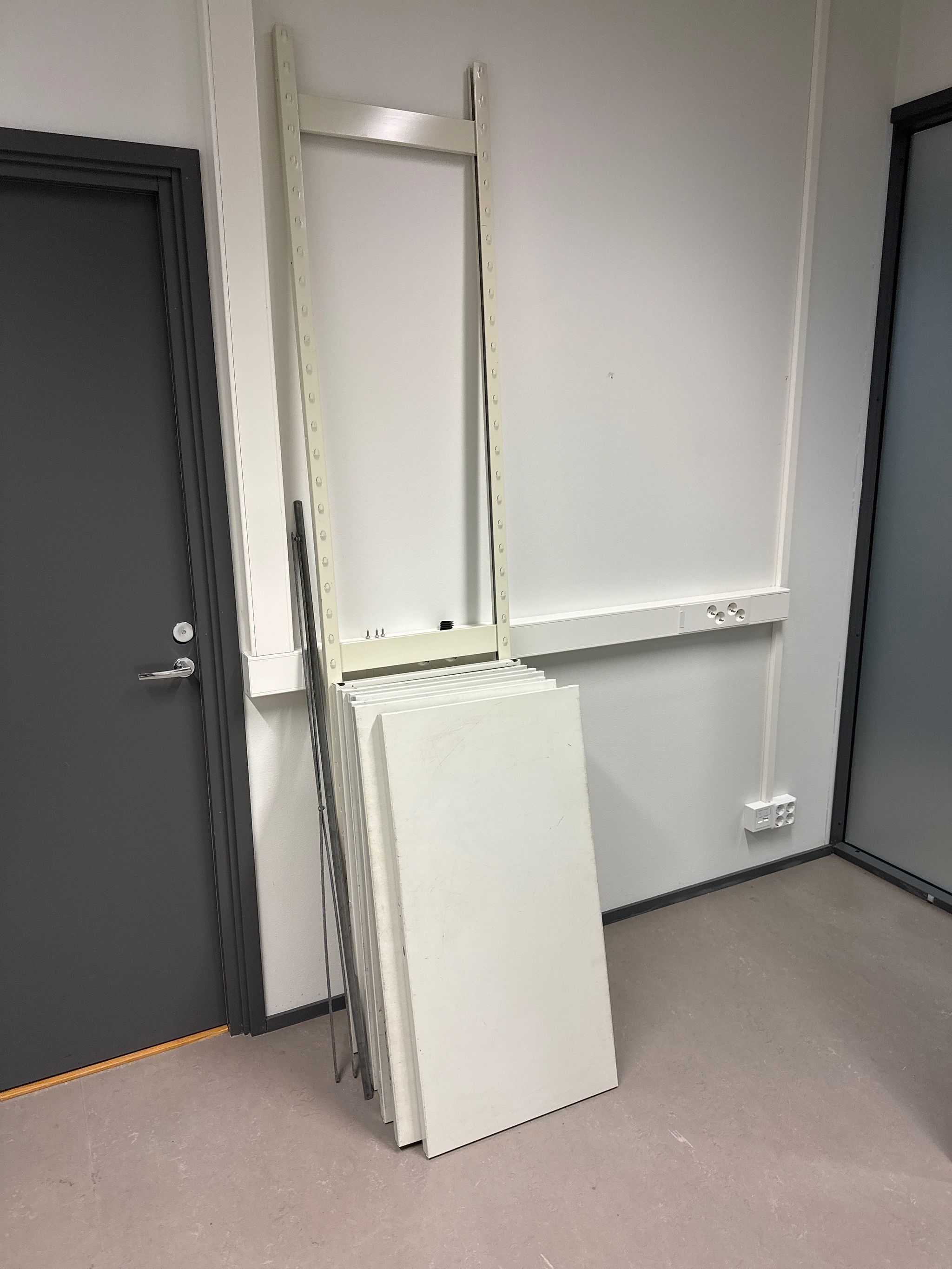 Image 8/10