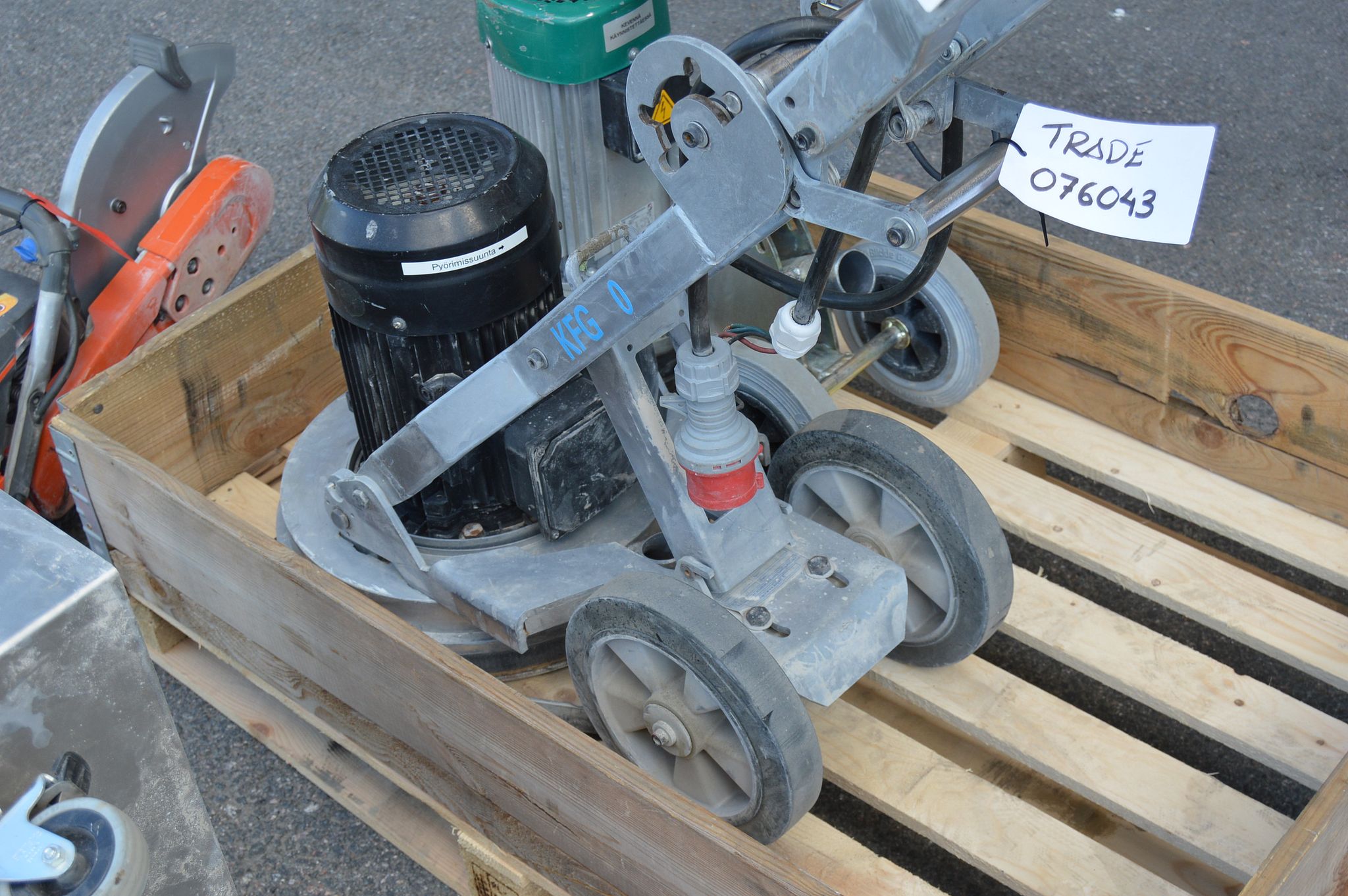 Image 8/18