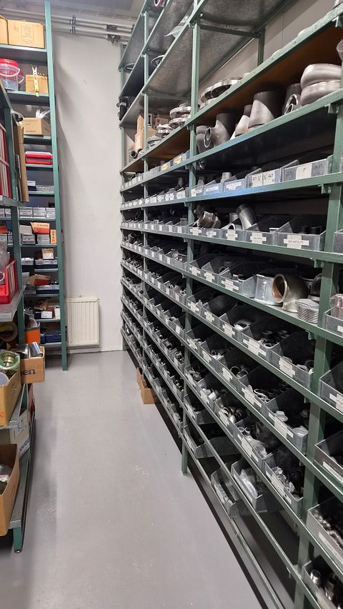 Image 1/8