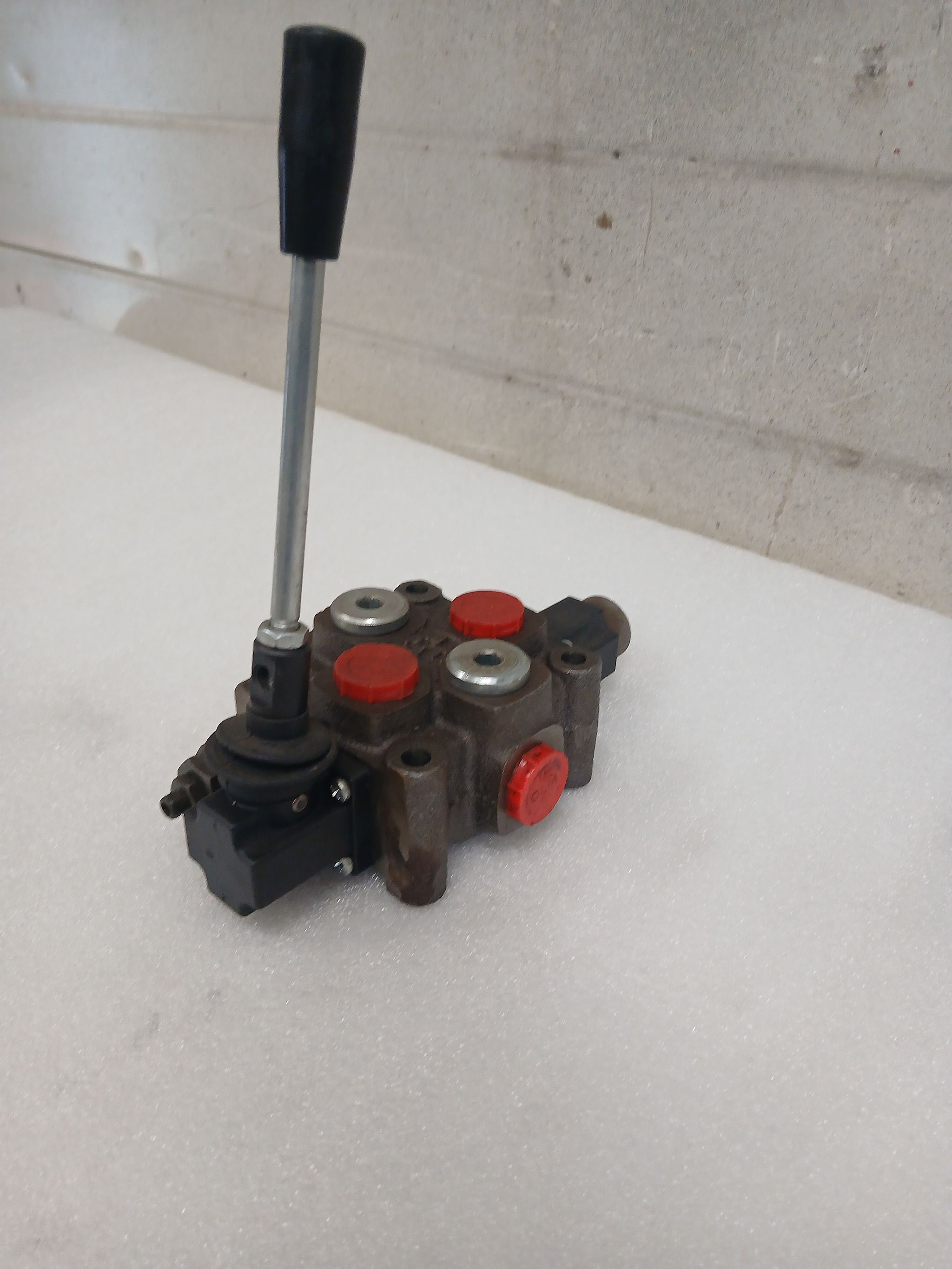 Image 2/8
