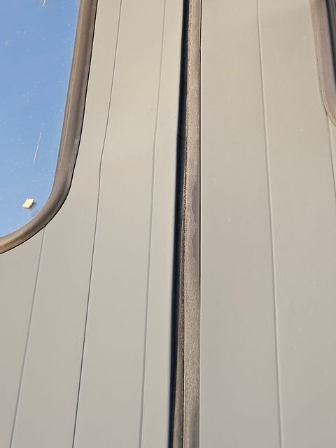 Image 2/6