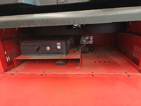 Image 5/8