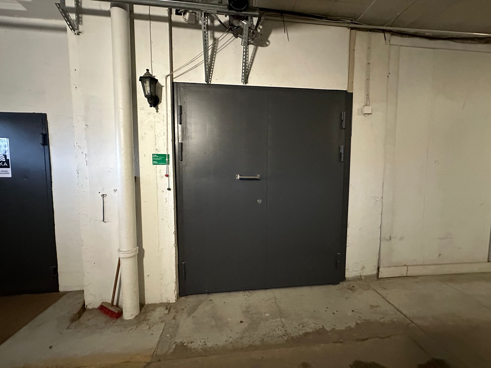 Image 6/10