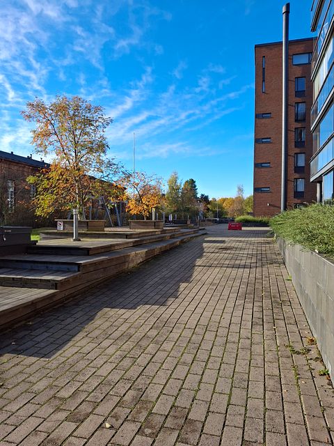 Image 2/15