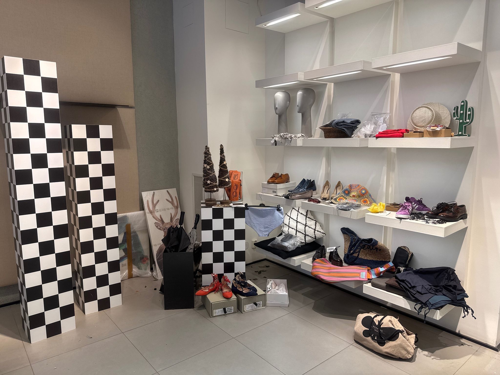 Image 1/22