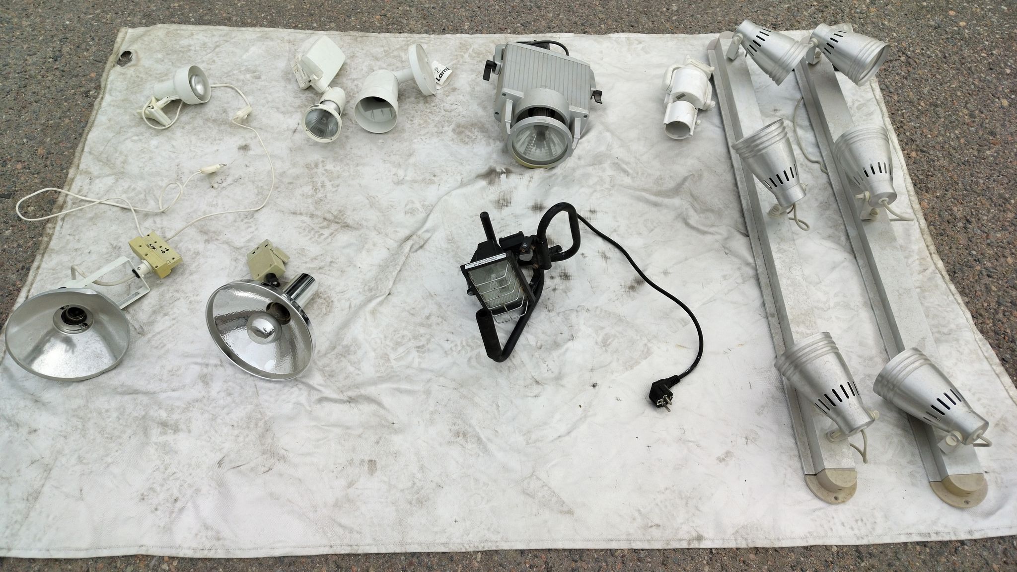 Image 1/18