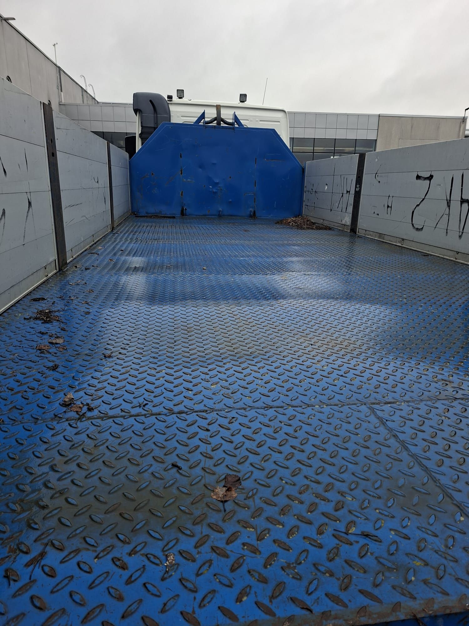 Image 9/12