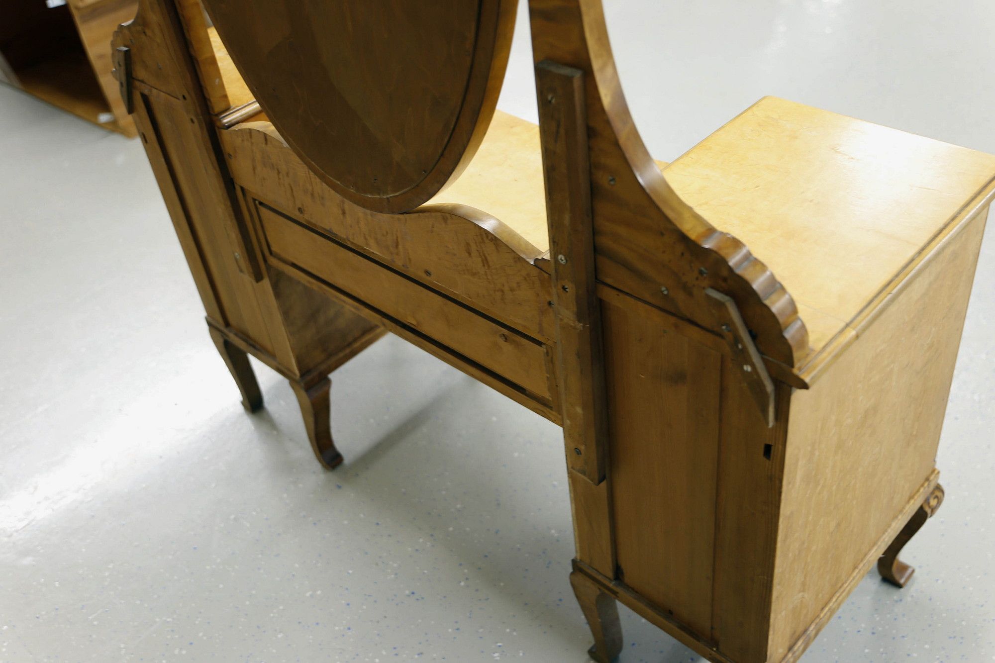 Image 8/40