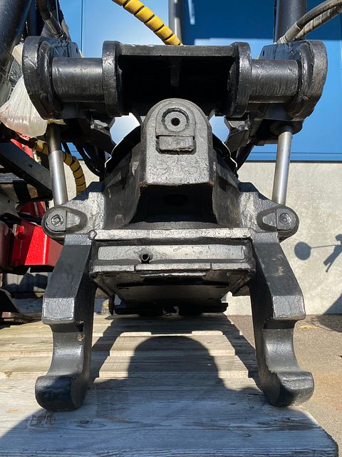 Image 10/12