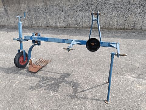 Image 2/8