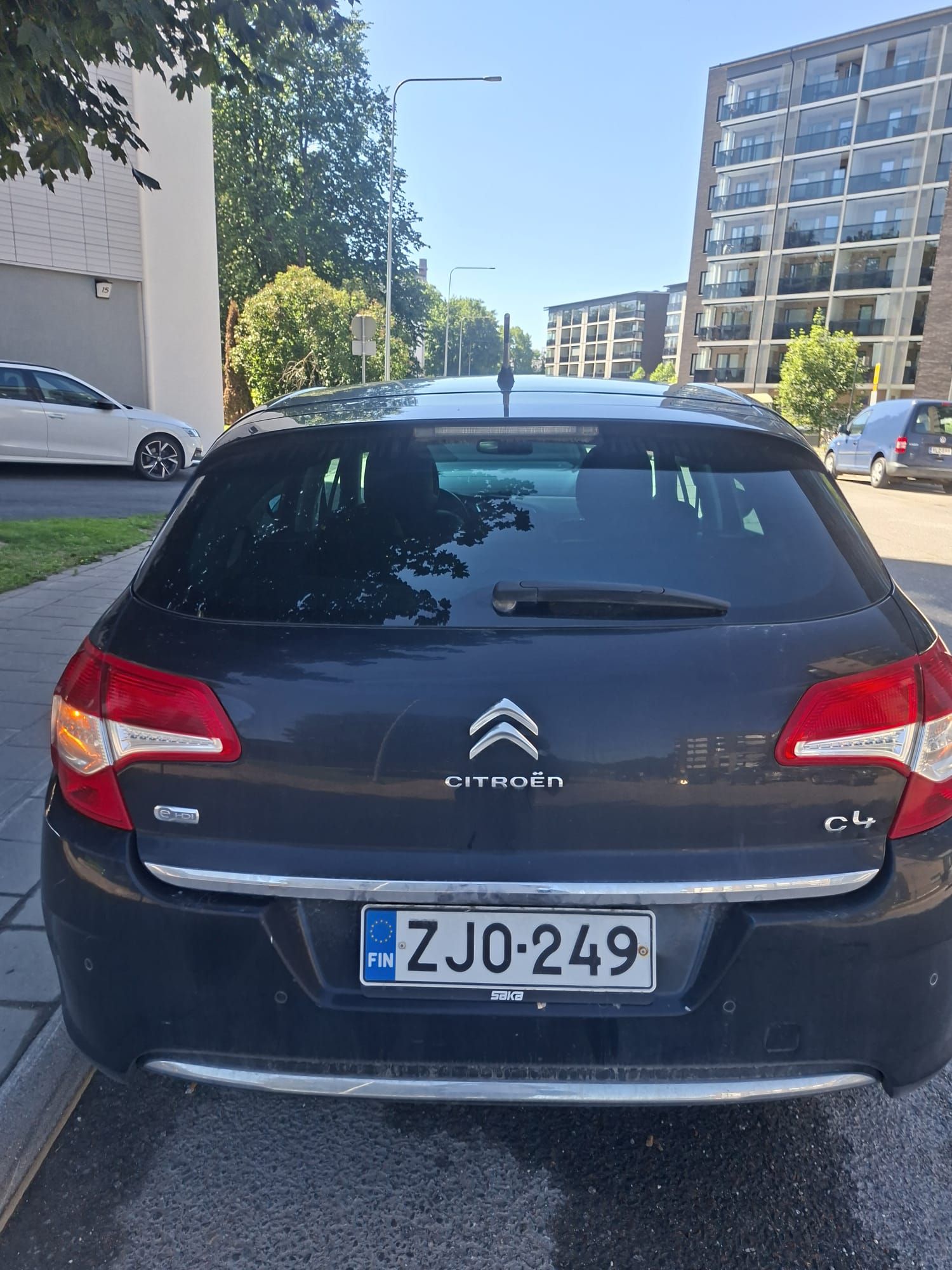 Image 2/12