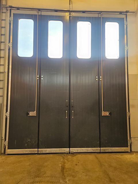 Image 3/6