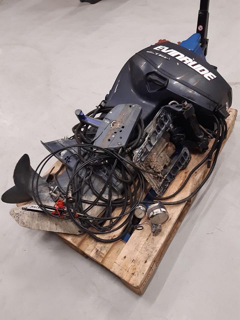 Image 2/6