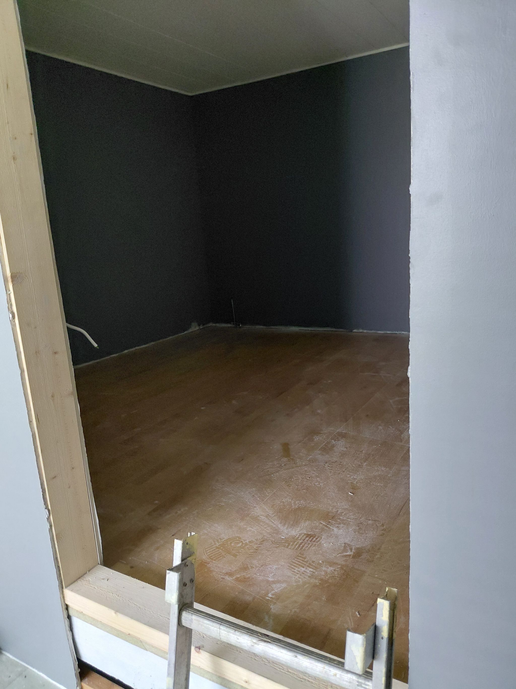Image 19/46