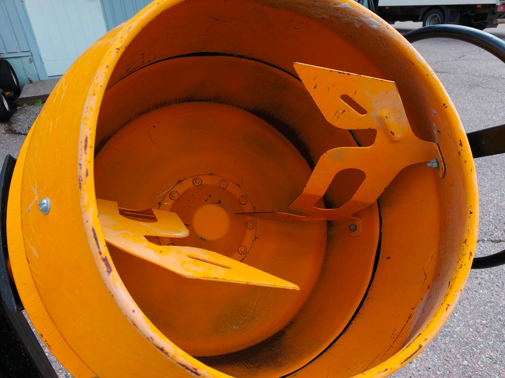 Image 10/18
