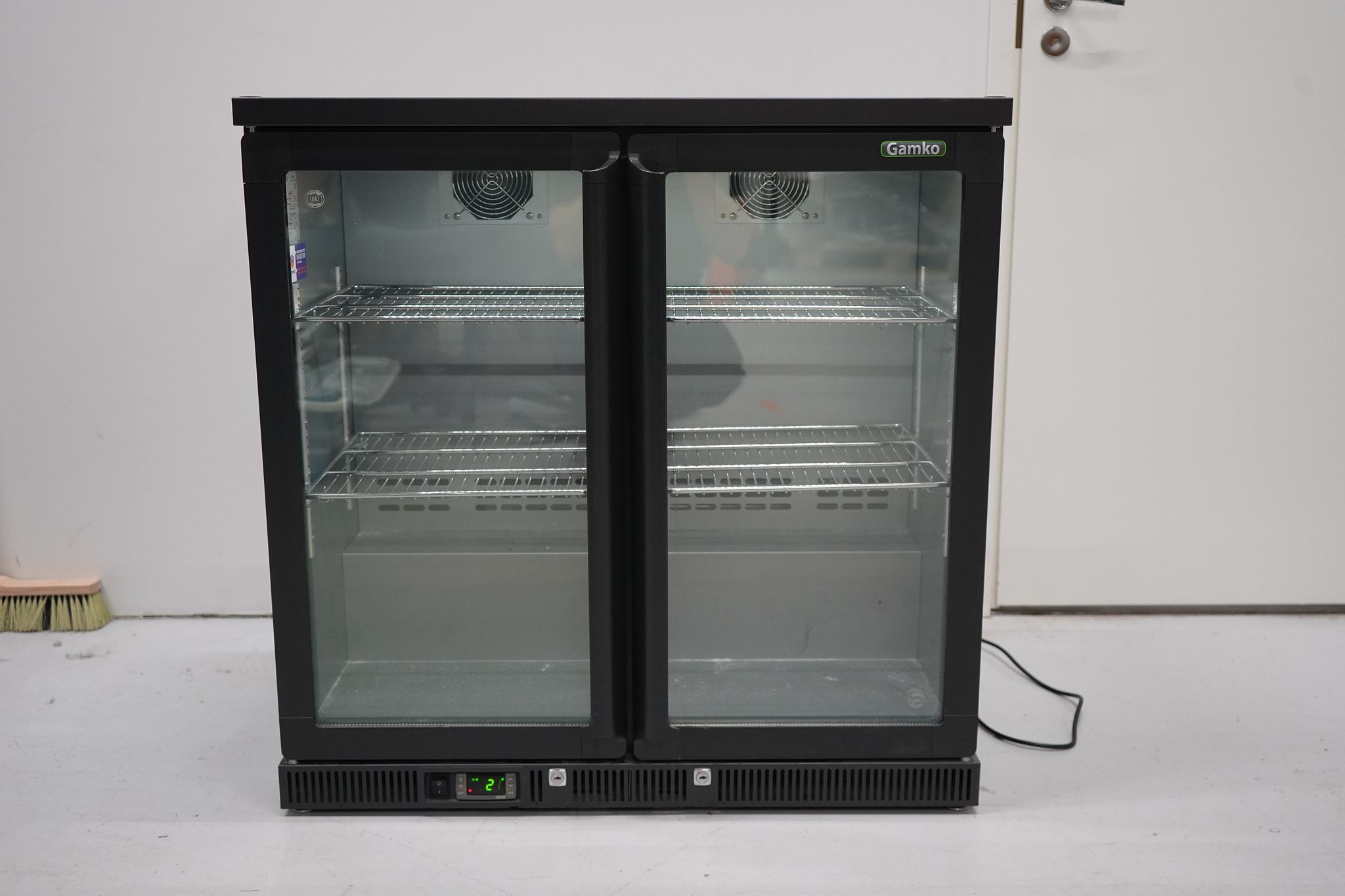 Image 1/9