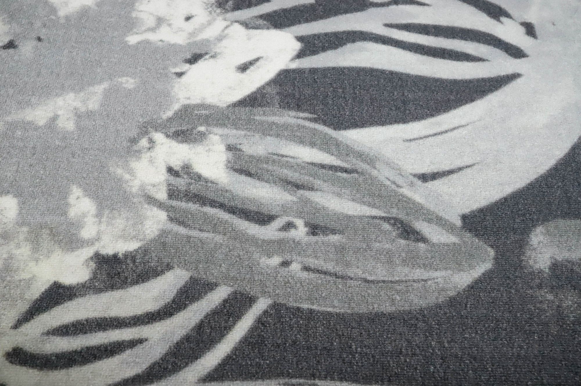 Image 2/8