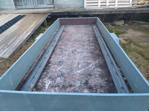Image 3/9