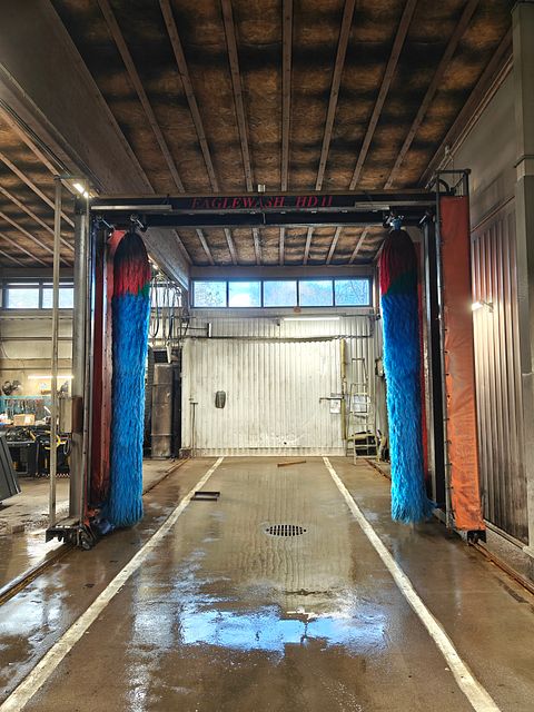 Image 1/6