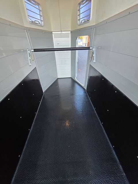 Image 15/15