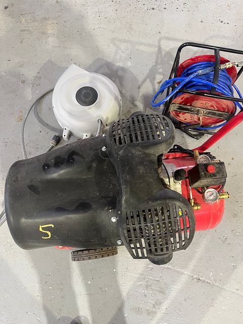 Image 1/9
