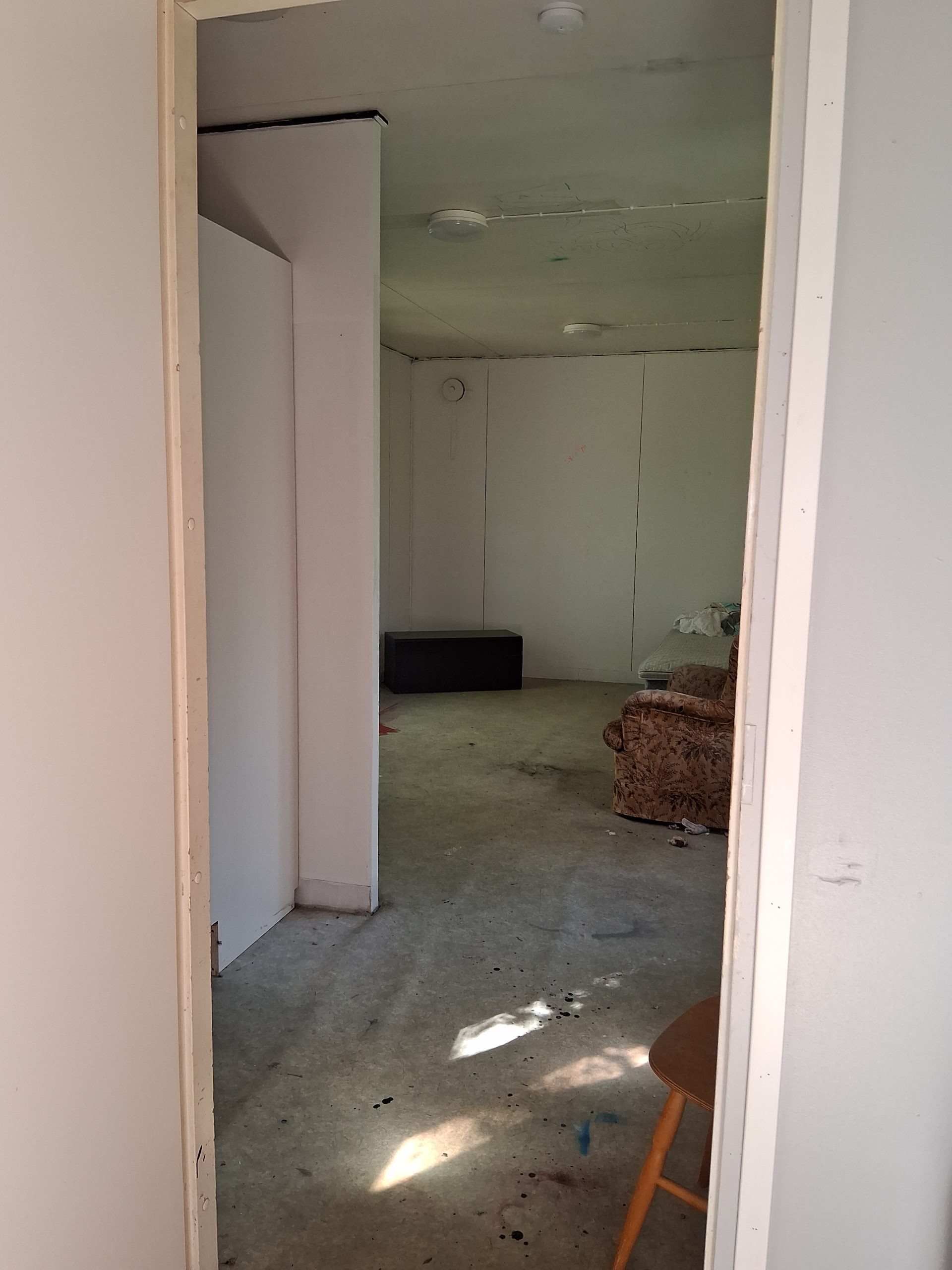 Image 4/6
