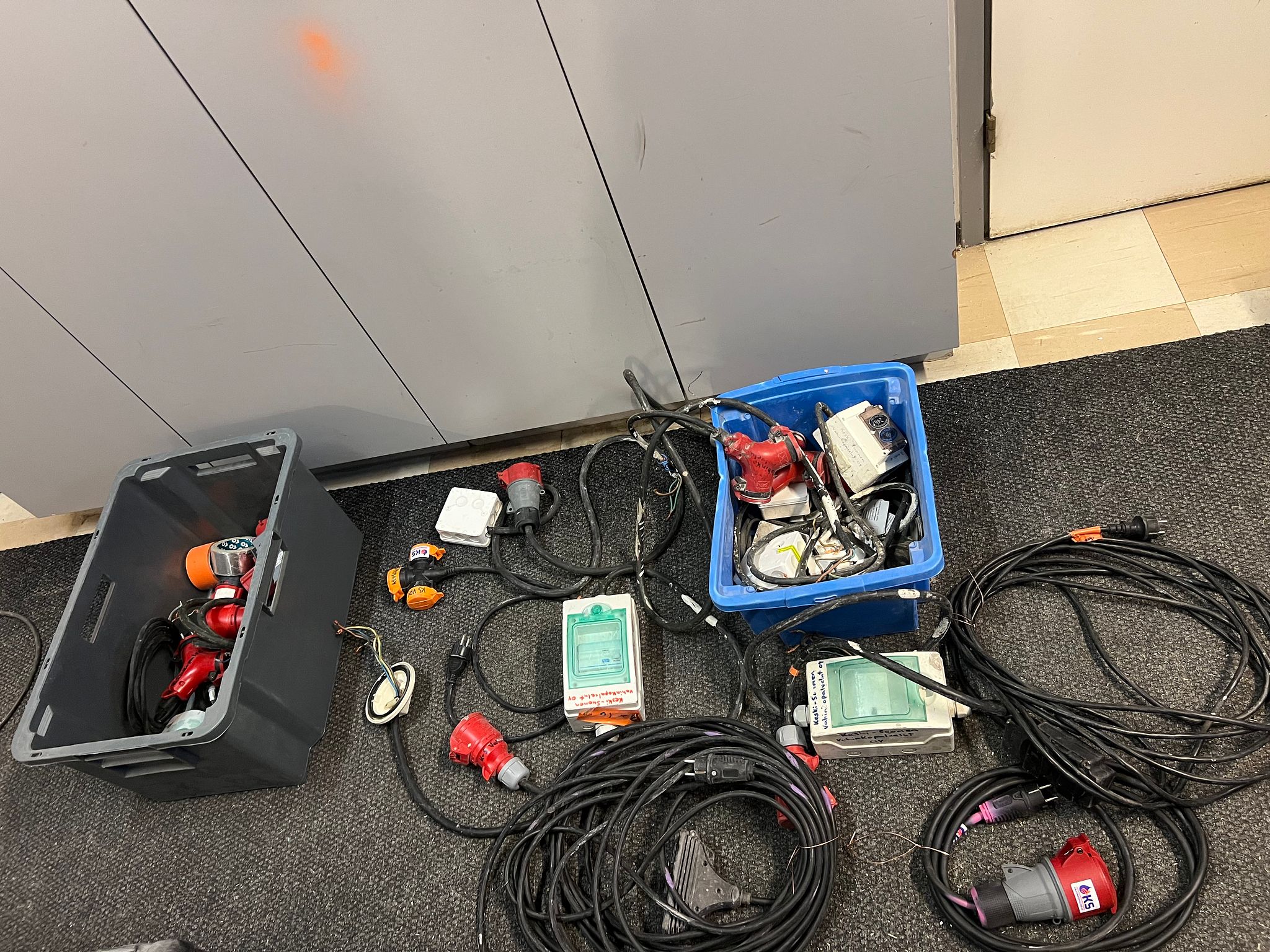 Image 1/6