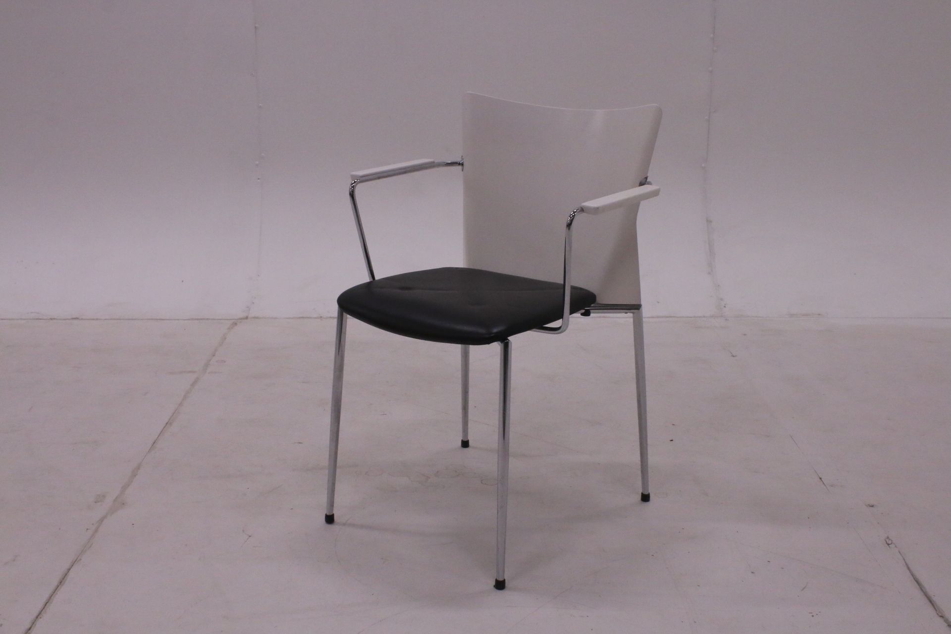 Image 7/10