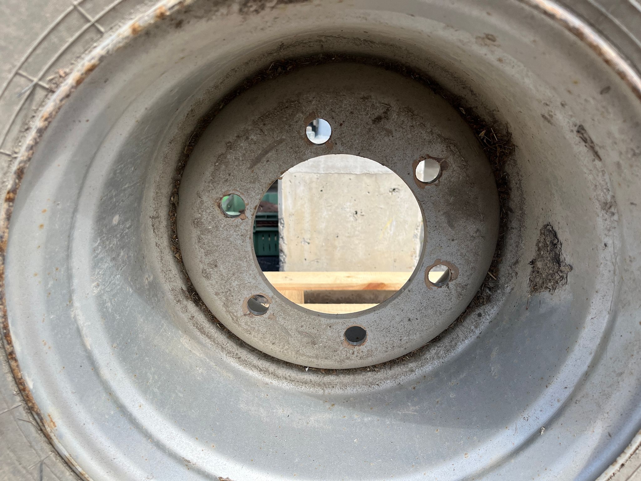 Image 2/4
