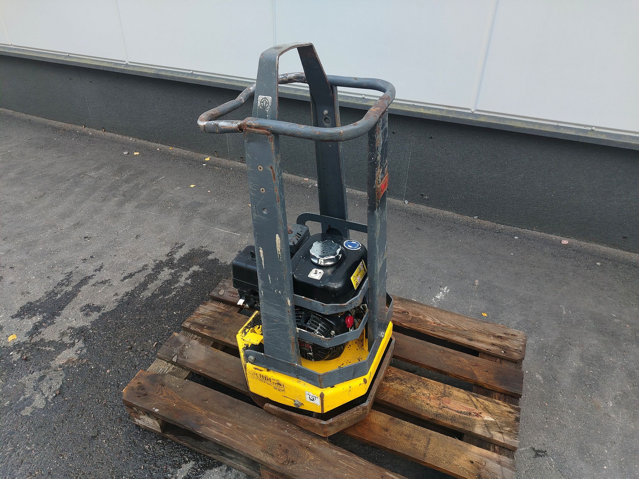 Image 4/8