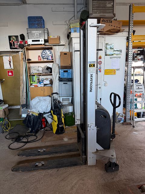 Image 6/8