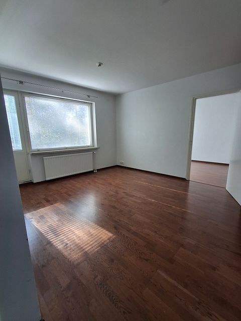 Image 3/12