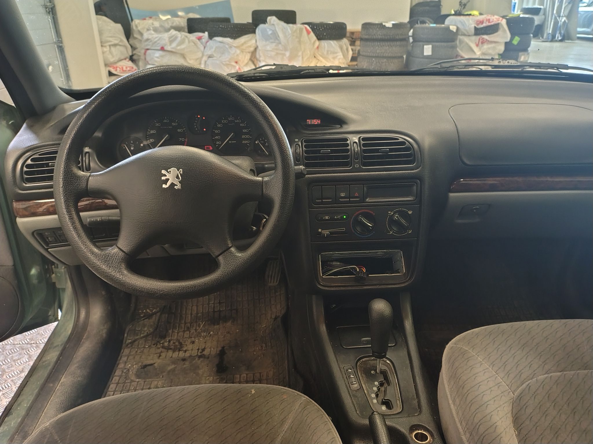 Image 12/22