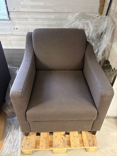 Image 3/8